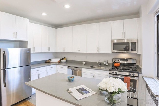 Building Photo - 2 bedroom in Brooklyn NY 11214