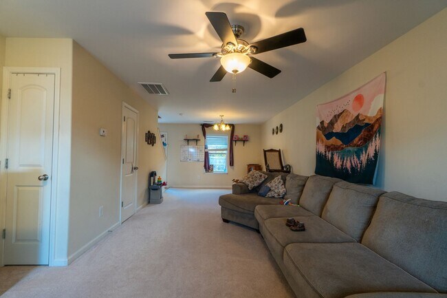 Foto del edificio - Cozy home minutes from Elon!