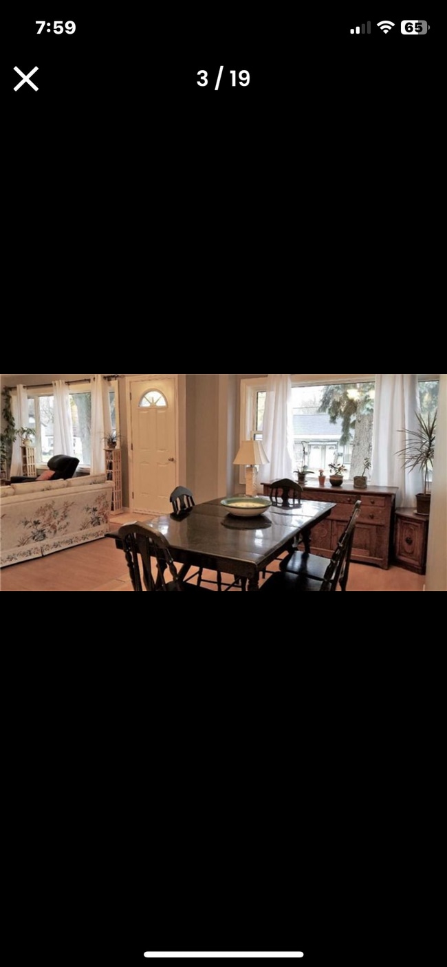 Photo du bâtiment - 242 Gill St