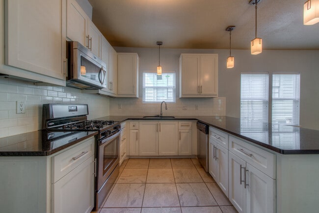 Foto del edificio - AUGUST UT PRE-LEASE: West Campus 5 bed / 3...