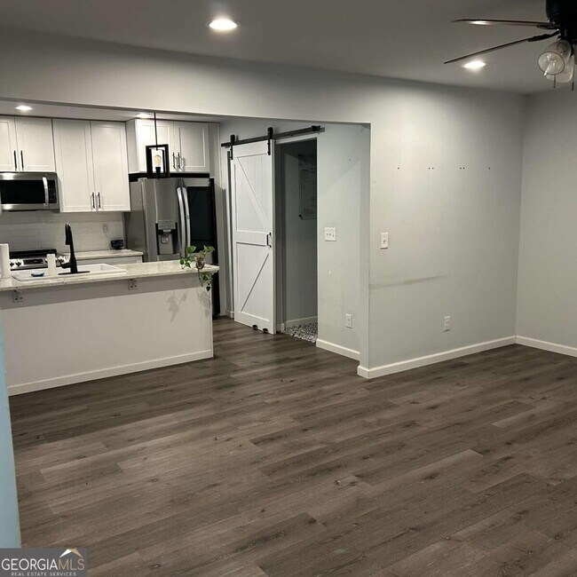 Building Photo - 2210 Chaparral Dr SW