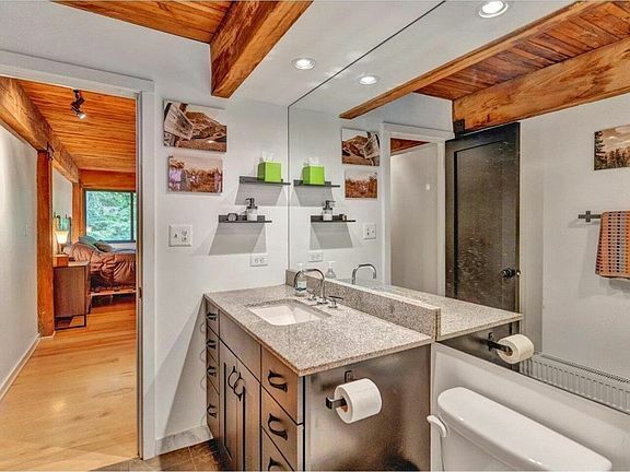 Photo - 122 Redrock Dr (Burlington, VT)