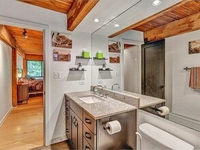 Building Photo - 122 Redrock Dr