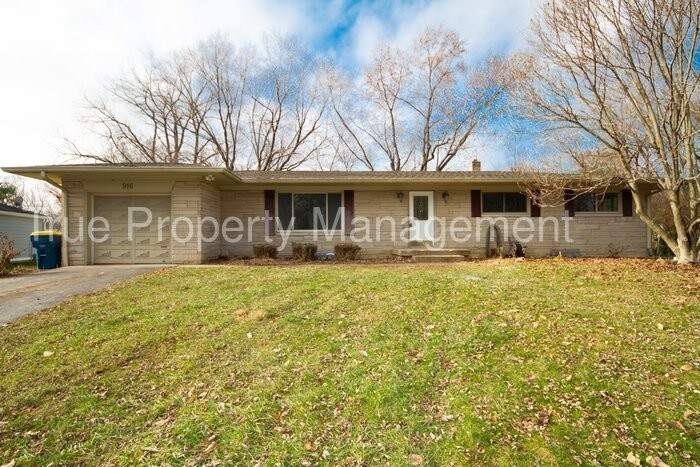 Primary Photo - 916 Chevy Chase Ln
