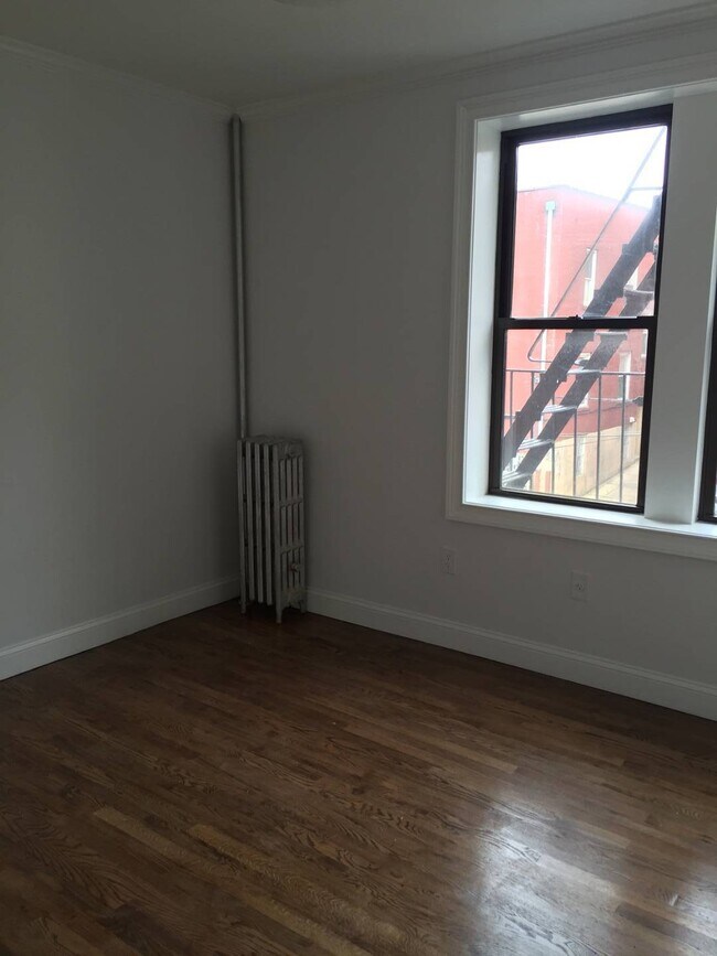 Foto del edificio - 41 08 Queens Blvd