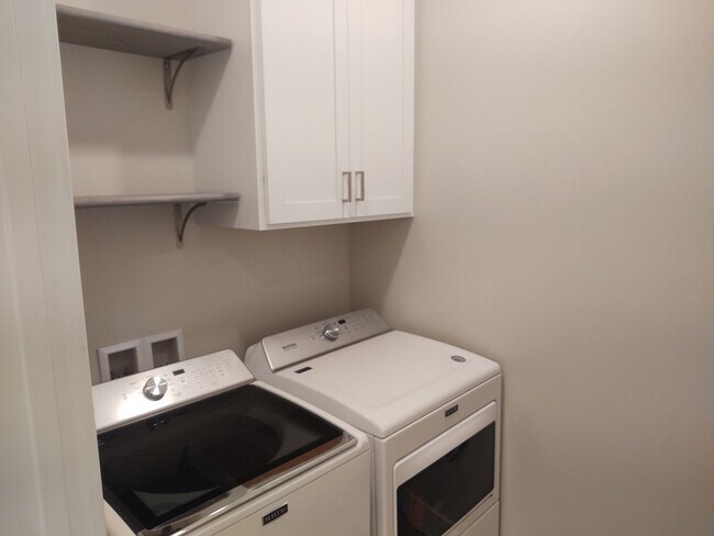 Building Photo - Premium 1bed1.5bath with private DEN! VIEWS
