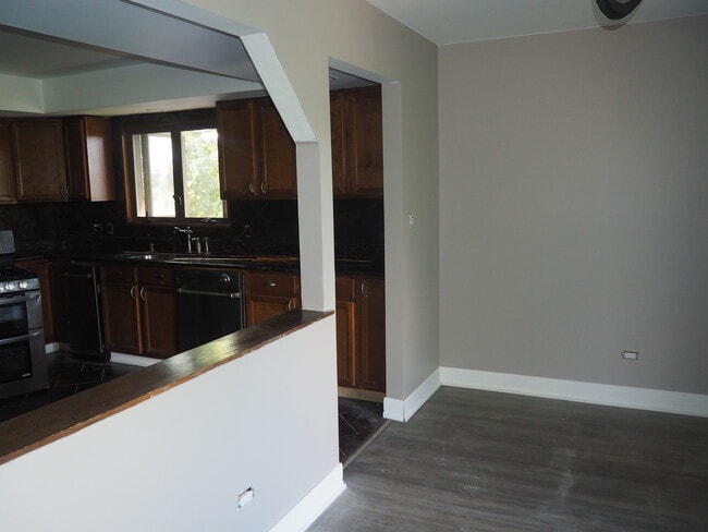 Building Photo - 14531 Ravinia Ave
