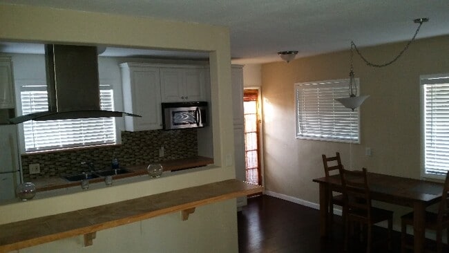 Building Photo - 11820 Rose Hedge Dr