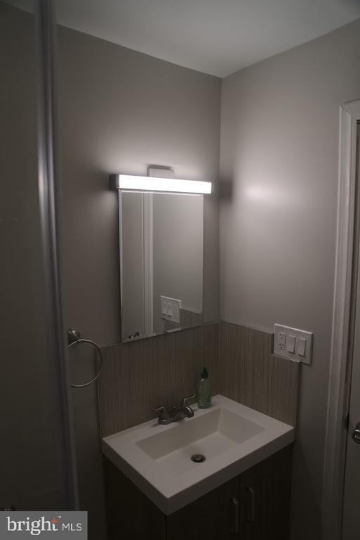 Foto del edificio - 410 Monmouth St