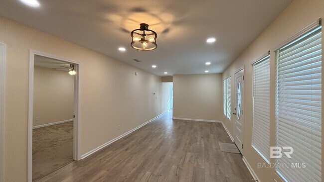 Foto del edificio - 7251 Pinehill Rd