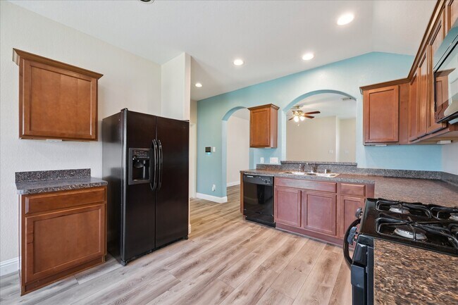 Building Photo - 3129 Sun Terrace Ln