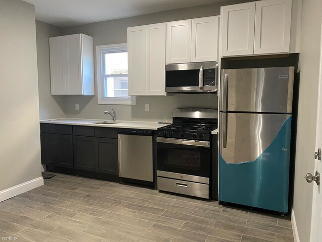 Building Photo - 3 br, 1 bath House - 53 New St Apt 1