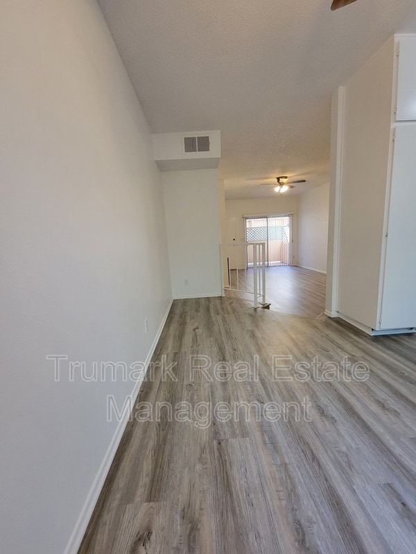 Building Photo - 14605 Burbank Blvd