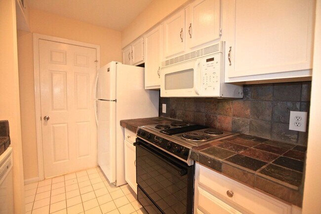Foto del edificio - COMING SOON:2 bedroom townhome in Uptown Charlotte!