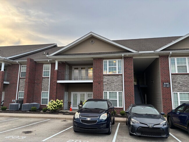 Building Photo - 9400 Clubview Dr