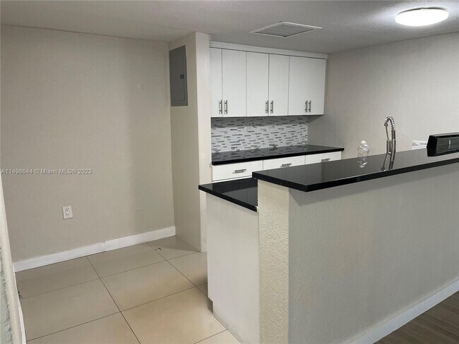 Building Photo - 6620 Miami Lakes Dr