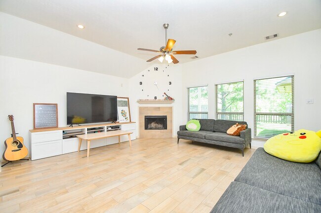 Foto del edificio - 16814 Ranger Ridge Dr