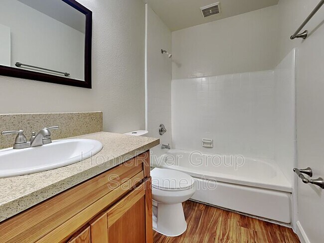 Foto del edificio - 3701 Morse Ave