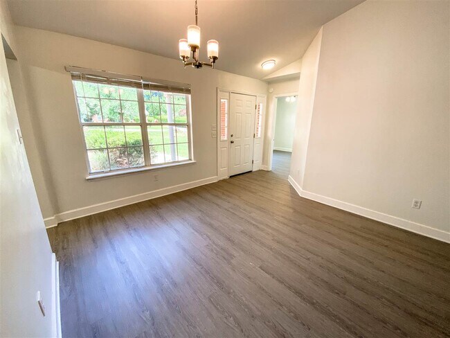 Building Photo - 1301 Sumerlin Dr