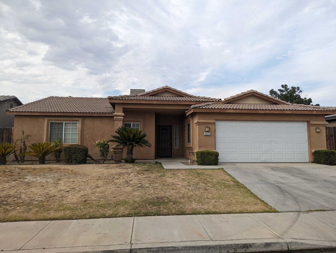 Primary Photo - Comfortable Home in East Bakersfield