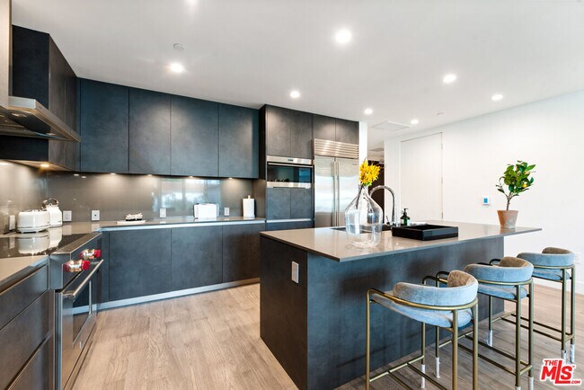Foto del edificio - 728 N Sweetzer Ave