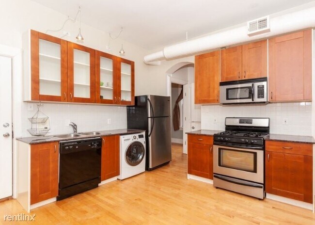 Building Photo - 2 br, 1 bath Apartment - 64 Tower Rd