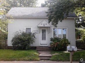 Building Photo - 509 Forest St