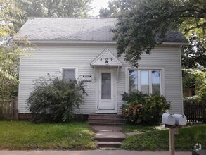 Building Photo - 509 Forest St