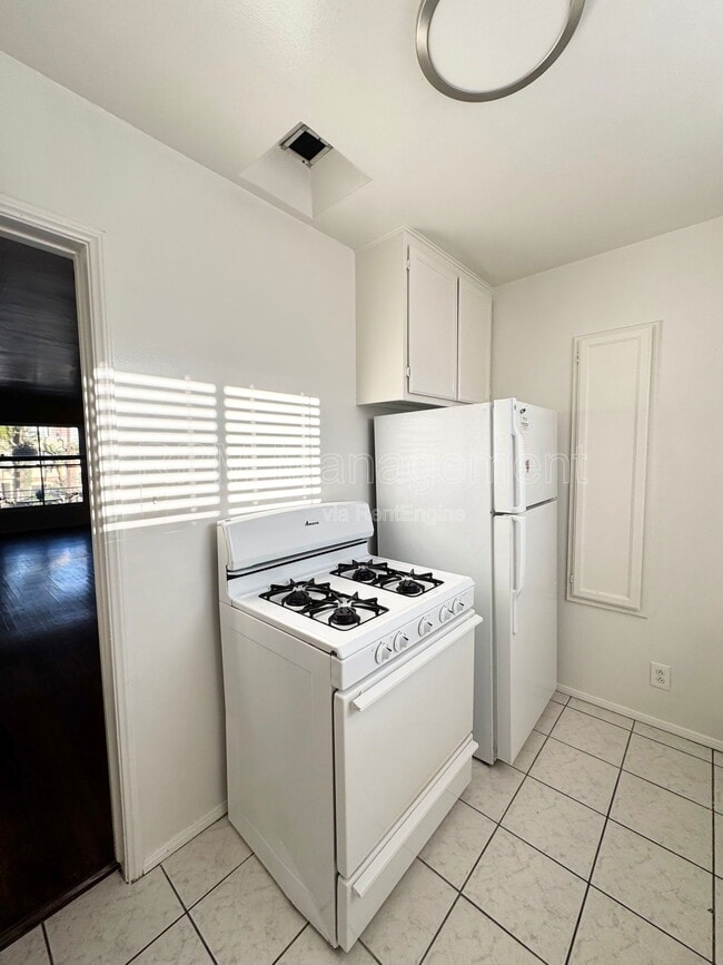 Building Photo - 7030 La Tijera Blvd