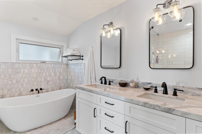 Foto del edificio - 728 Pomona Ave