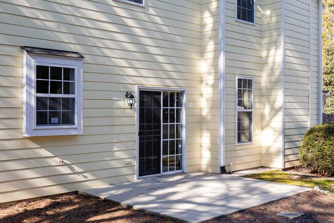 Building Photo - 303 Montvale Ct