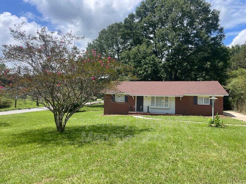 Primary Photo - 246 Pinetree Cir