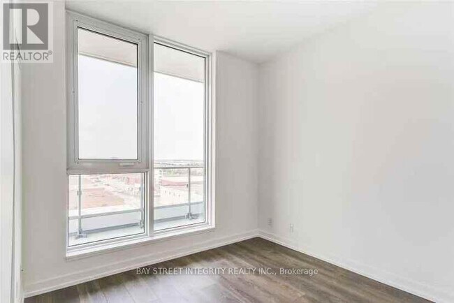 Photo du bâtiment - 898 Portage Pkwy