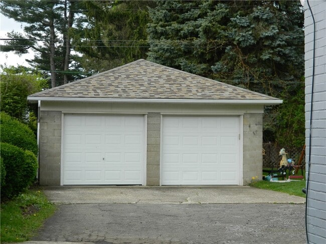 Building Photo - 1046 Grace St