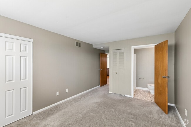 2BR, 2BA - 1080SF - Bedroom - Amherst Manor Apartments