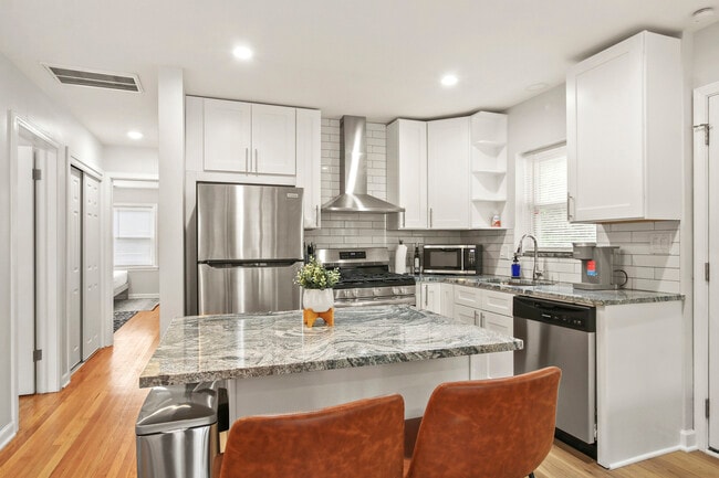 Foto del edificio - 236 Callan Ave