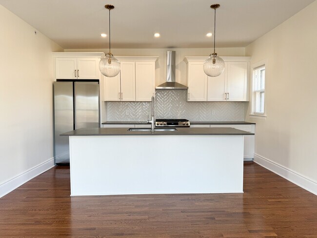 Building Photo - 446 Linwood Ave