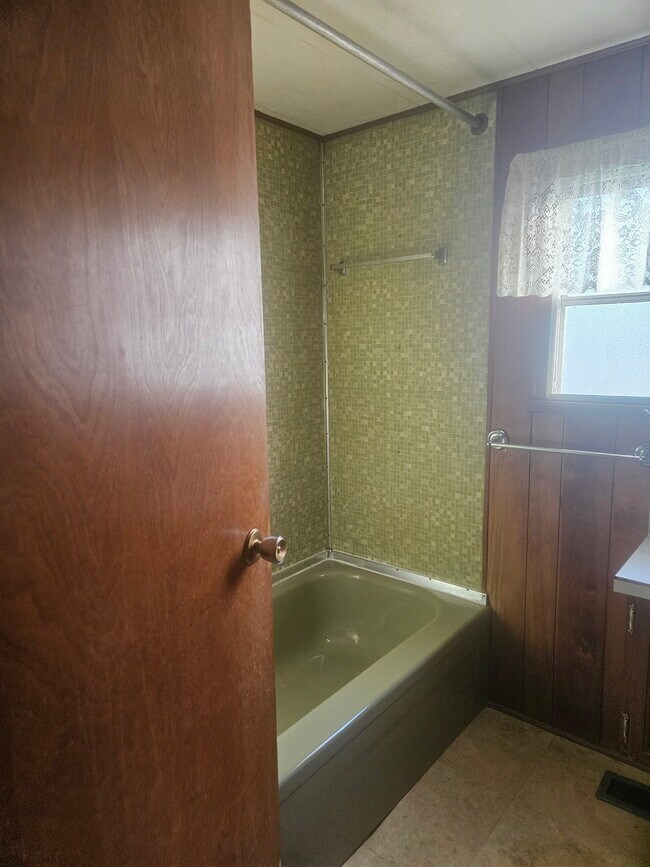 Foto del edificio - 83 Steele Rd