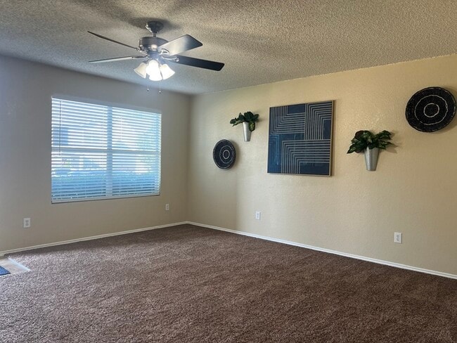 Building Photo - Move in ready in BURLESON 3/2/1 HOME