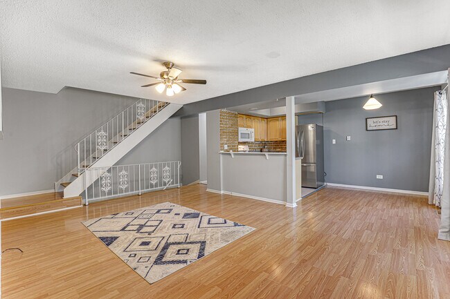 Building Photo - 1060 Inverrary Ln