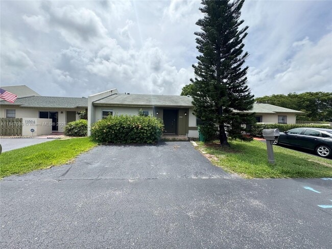 Foto del edificio - 11002 SW 122nd Pl
