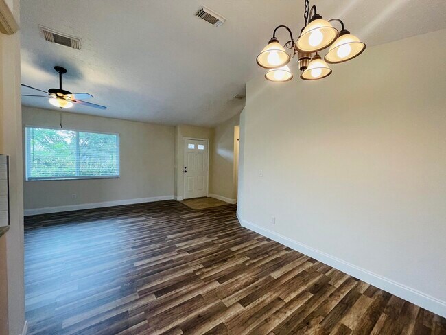 Foto del edificio - 667 SE Crescent Ave