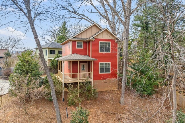 Building Photo - House in Kenilworth - Beautifully Refreshed!