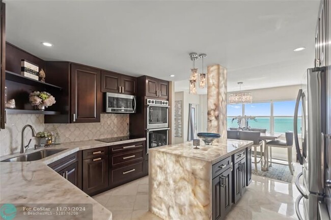 Foto del edificio - 111 N Pompano Beach Blvd