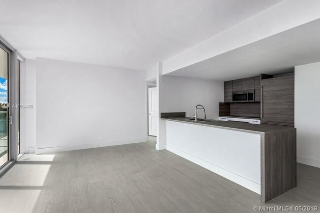 Foto del edificio - 400 Sunny Isles Blvd