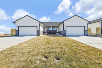 Building Photo - 5264 Plumthicket