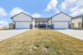 Building Photo - 5298-5300 N Toben Dr
