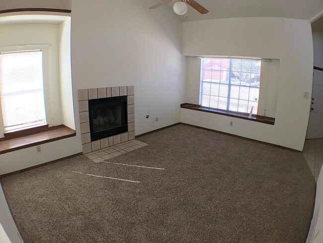 Foto del edificio - Northeast El Paso 3bed/2.5bath with Loft!