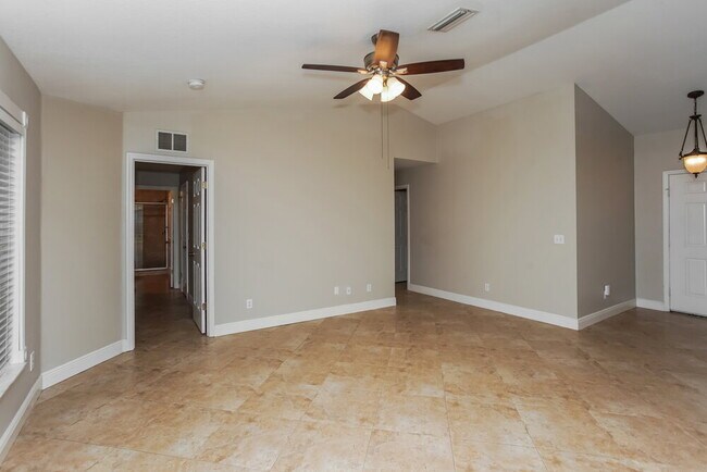 Building Photo - 12147 Warwick Cir