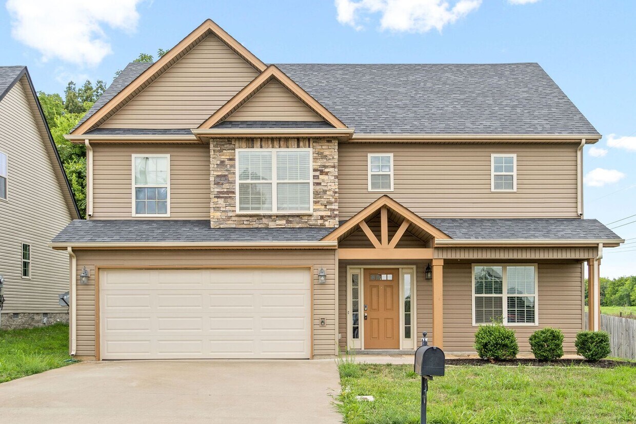 Foto principal - Pet Friendly Four Bedroom!